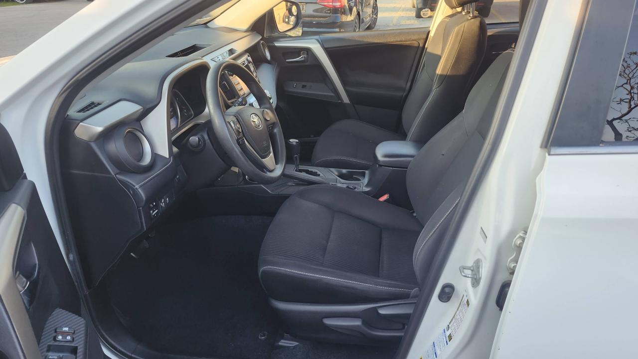 2014 Toyota RAV4 AWD 4dr XLE Photo