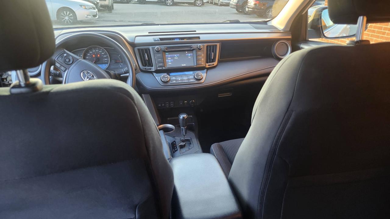 2014 Toyota RAV4 AWD 4dr XLE Photo