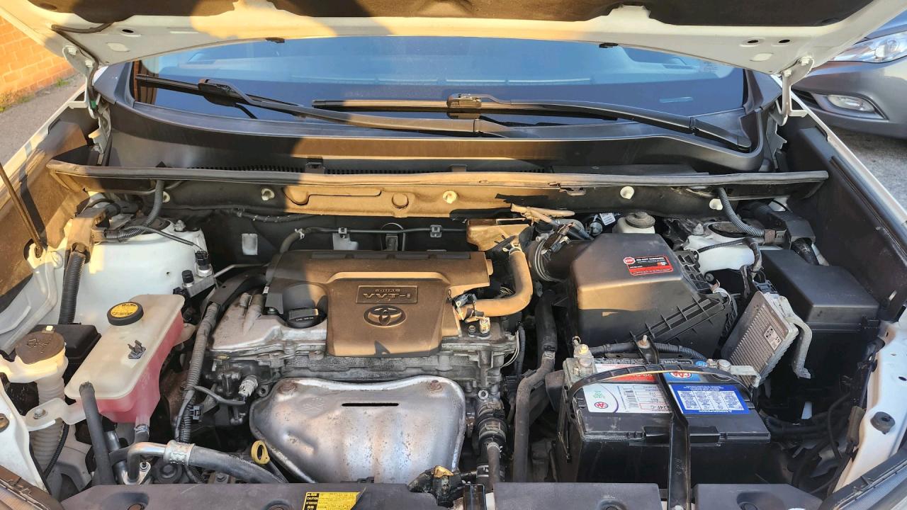 2014 Toyota RAV4 AWD 4dr XLE Photo