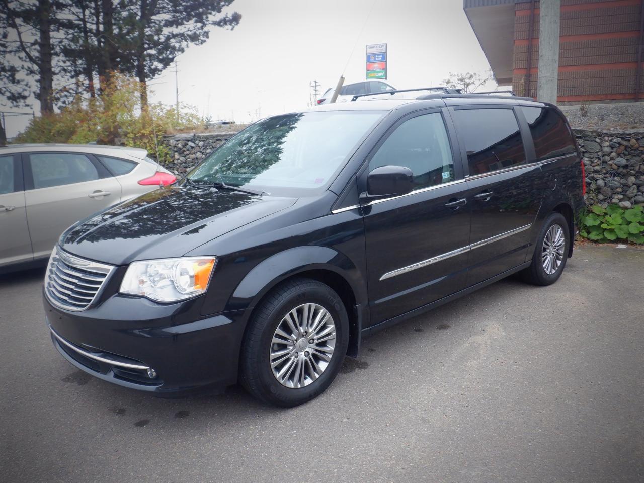 2013 Chrysler Town & Country TOURING