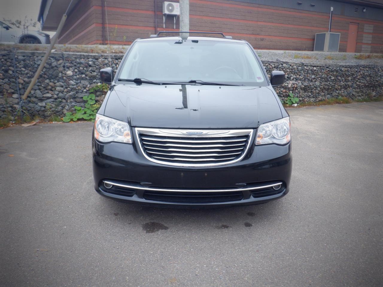 2013 Chrysler Town & Country TOURING - Photo #2