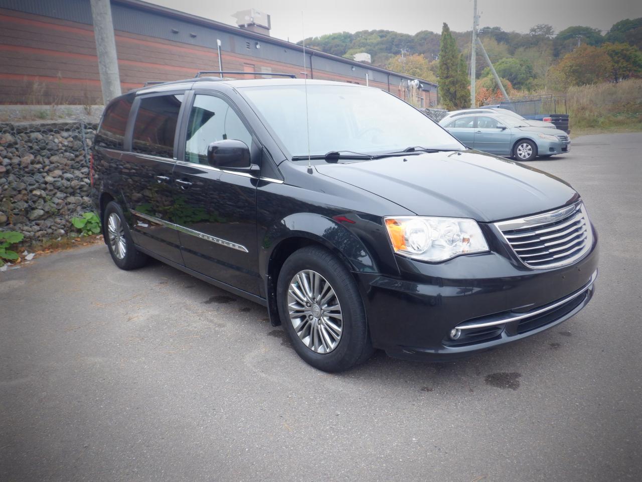 2013 Chrysler Town & Country TOURING - Photo #3