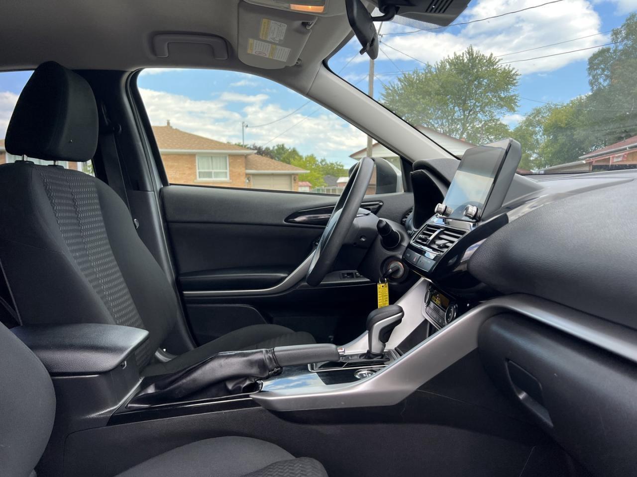 2022 Mitsubishi Eclipse Cross ES S-AWC Photo