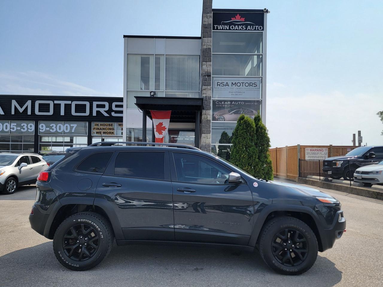 2018 Jeep Cherokee Trailhawk Leather Plus 4x4 Photo3