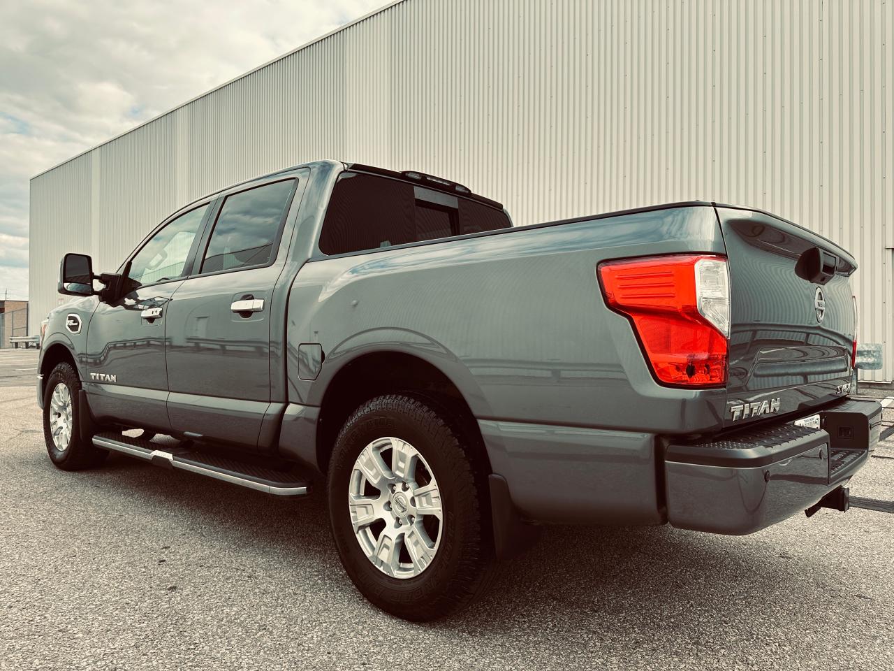 2017 Nissan Titan Crew Cab SV 4WD - 75245 Kms Photo3