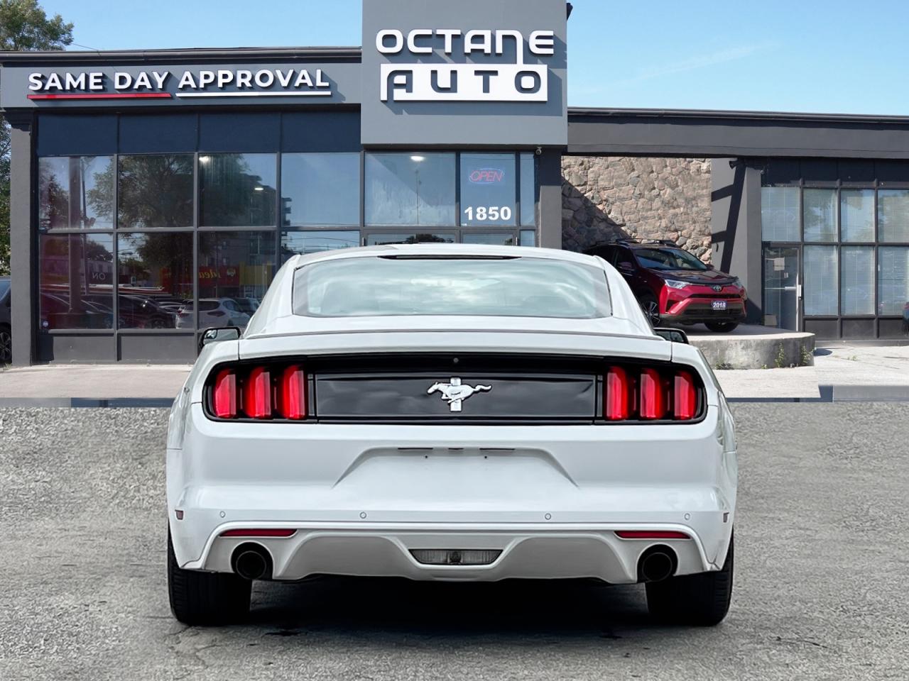 2016 Ford Mustang V6 Coupe - Photo #5