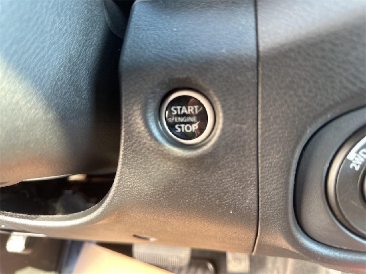 2023 Nissan Frontier Crew Cab PRO-4X  -  Navigation Photo5