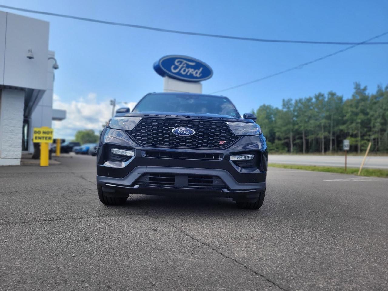 2021 Ford Explorer ST AWD W/PANO SUNROOF Photo