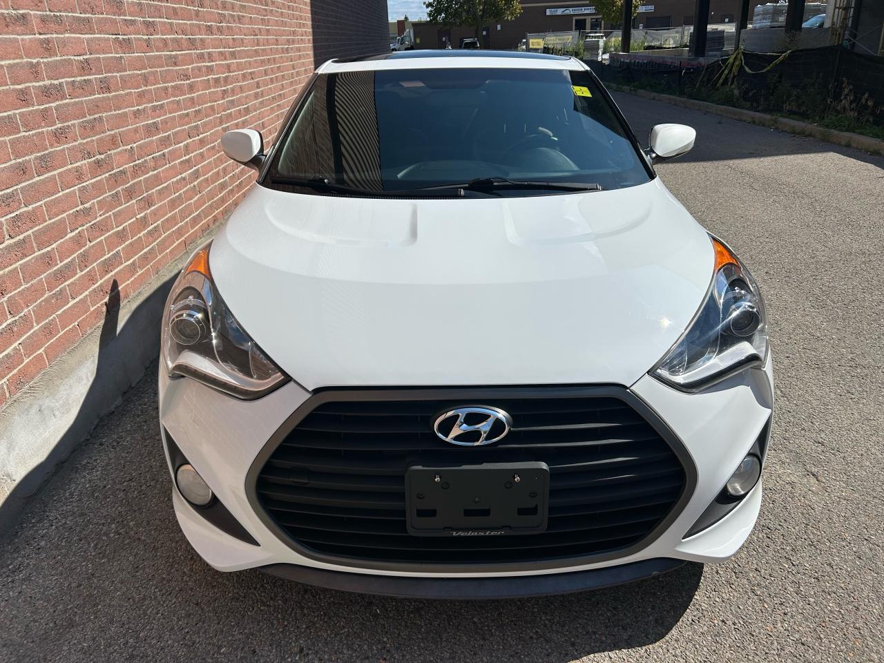 2016 Hyundai Veloster Turbo Photo3