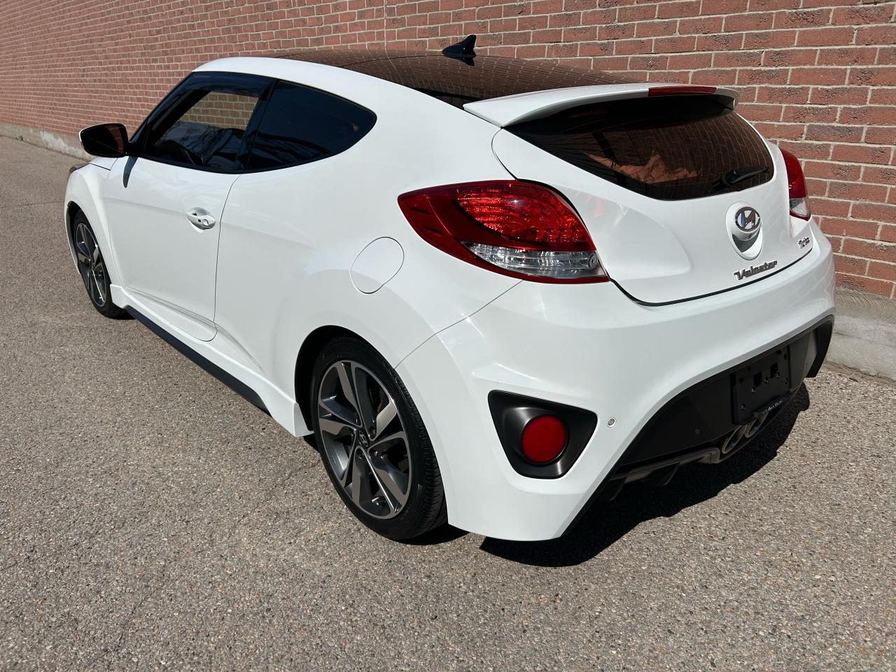 2016 Hyundai Veloster Turbo Photo4