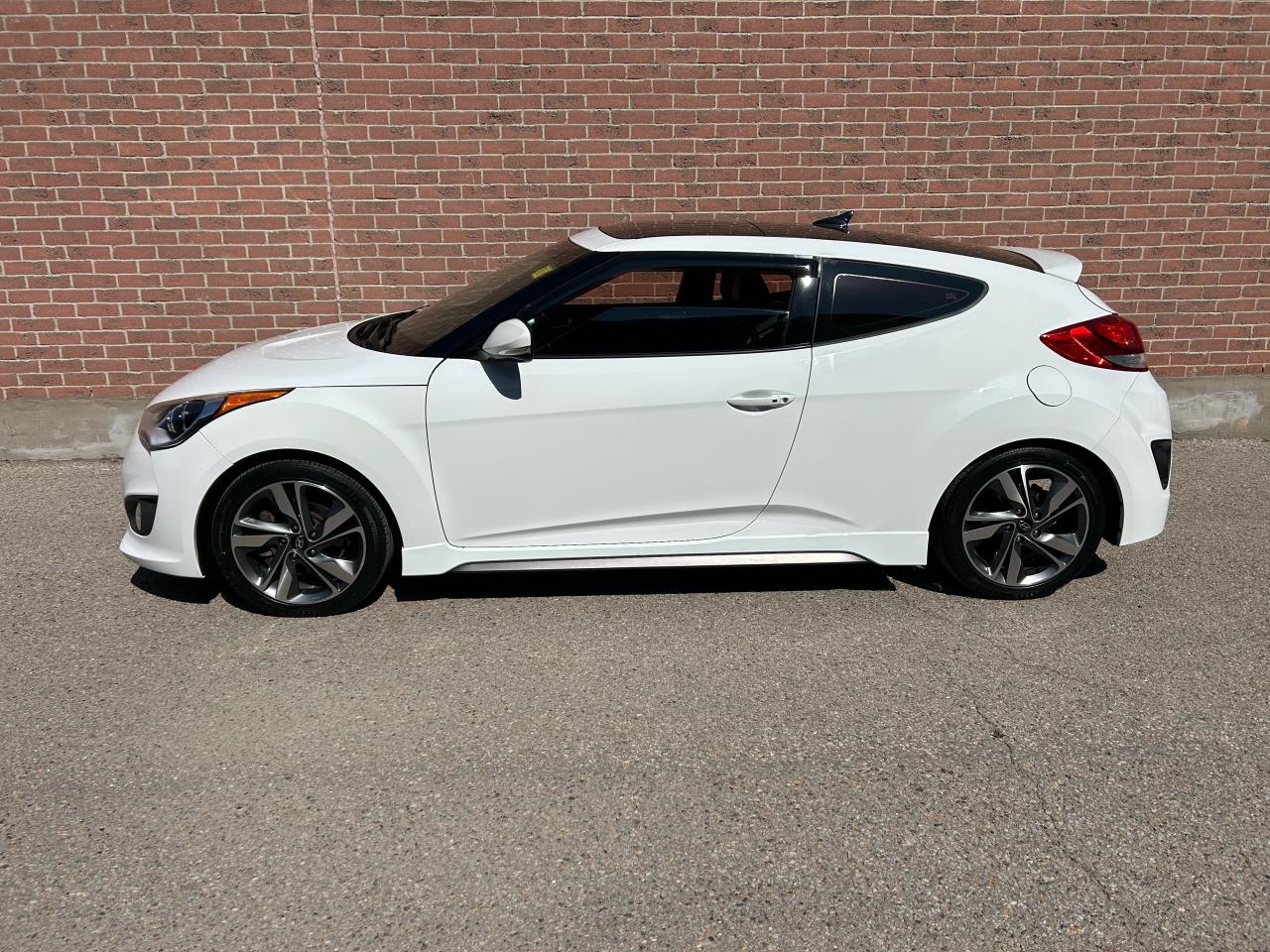 2016 Hyundai Veloster Turbo - Photo #2