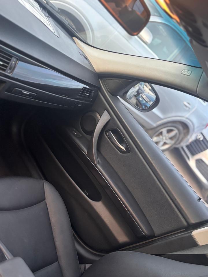 2011 BMW 3 Series 328i xDrive - Photo #12