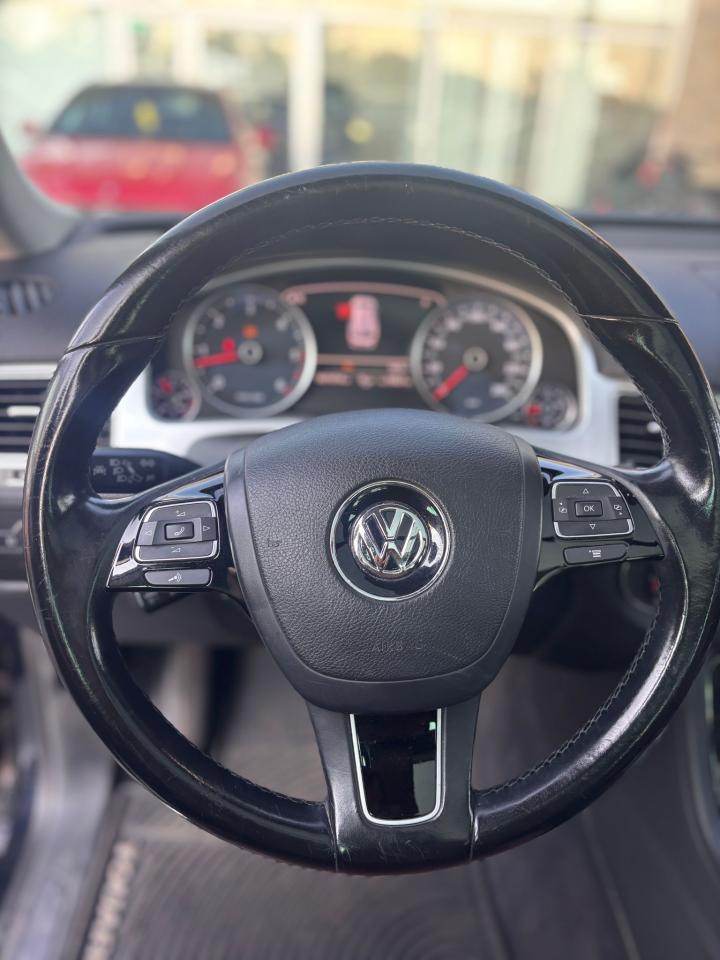 2015 Volkswagen Touareg HIGHLINE - Photo #10