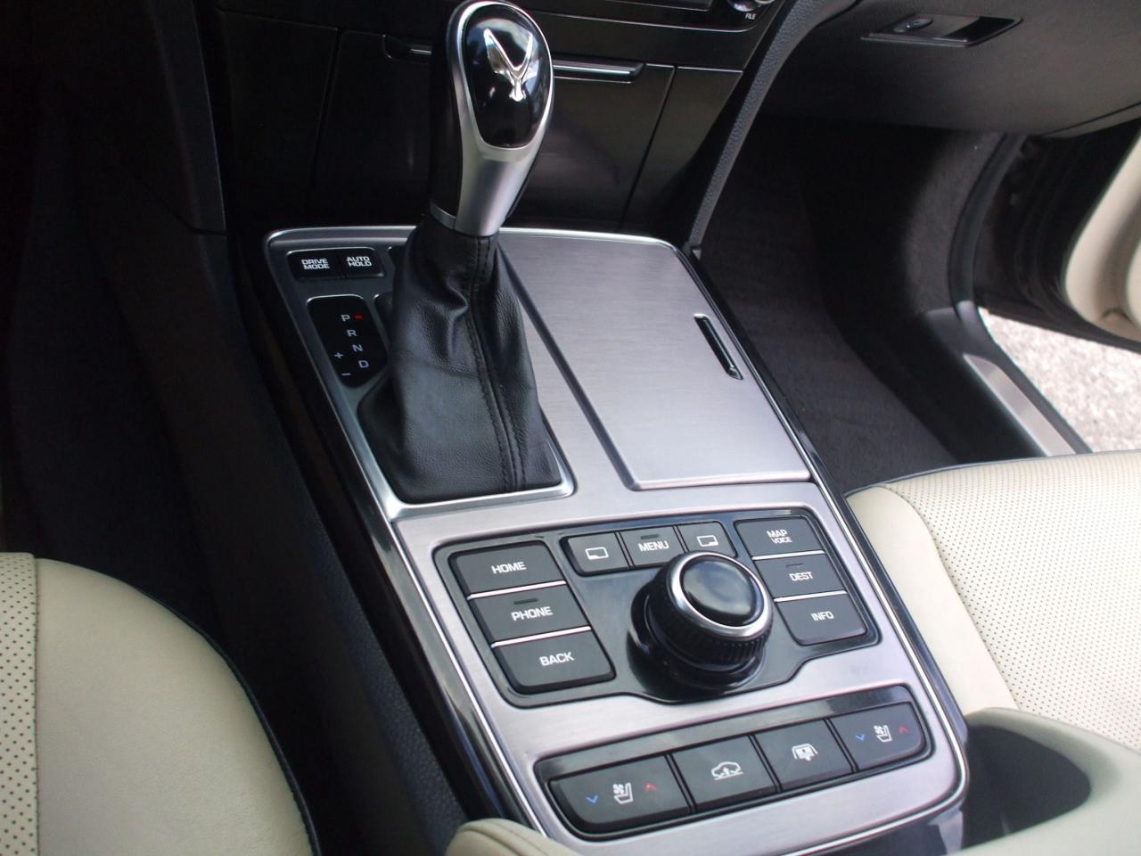 2014 Hyundai Equus Signature,Fully Loaded,2 Sets of Tires,Certified
