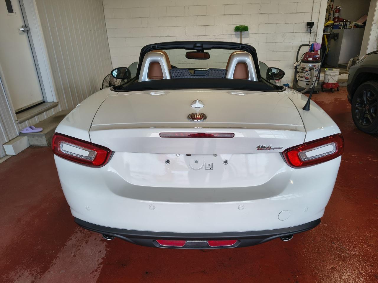 2017 Fiat 124 Spider Lusso Photo0