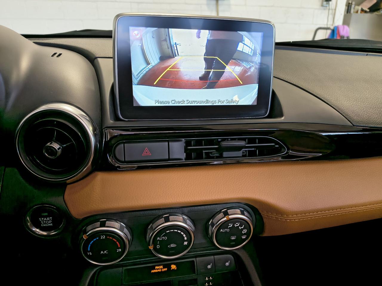 2017 Fiat 124 Spider Lusso Photo0