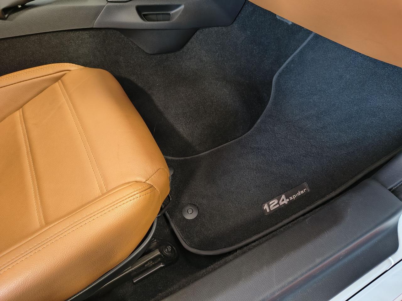 2017 Fiat 124 Spider Lusso Photo