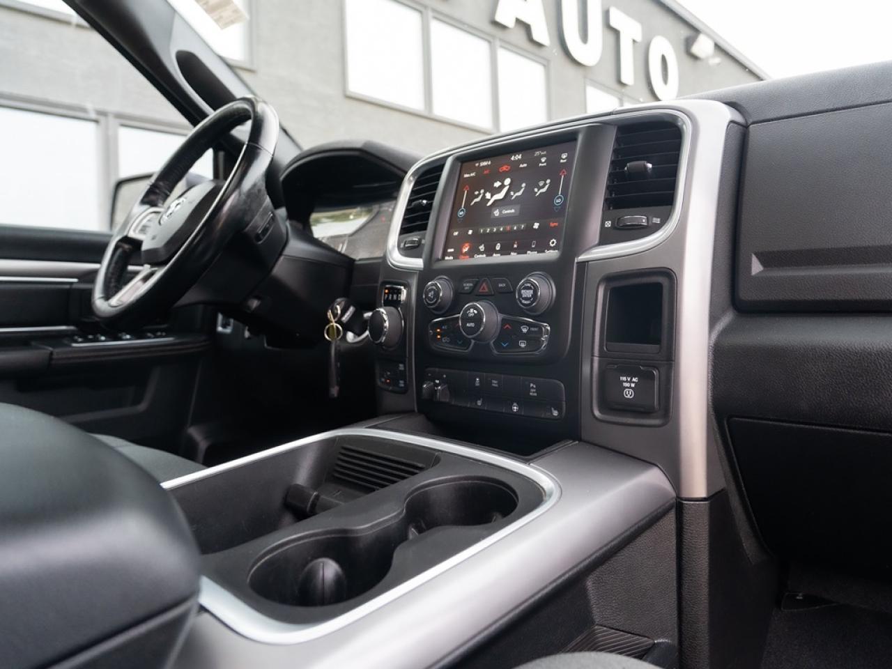 2021 RAM 1500 Classic RAM 1500 CLASSIC WARLOCK CREW CAB 4X4 Photo45