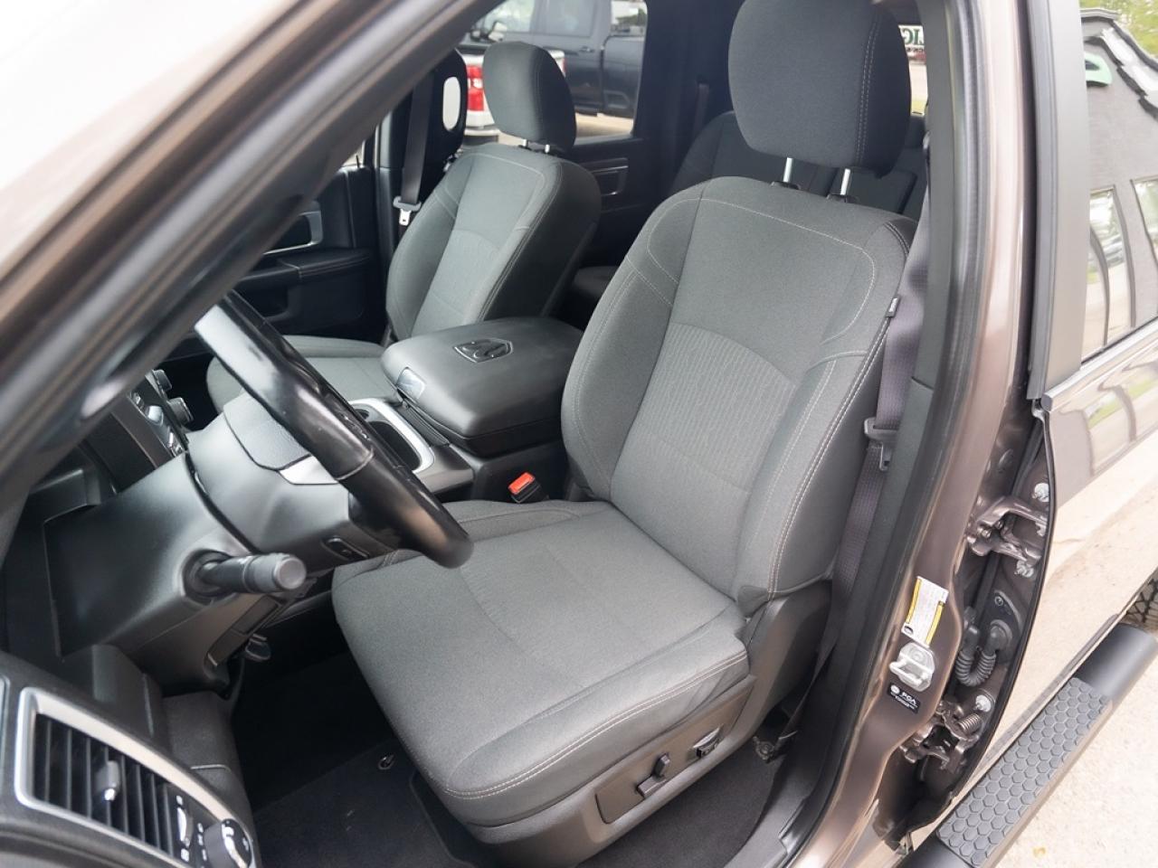2021 RAM 1500 Classic RAM 1500 CLASSIC WARLOCK CREW CAB 4X4 Photo17