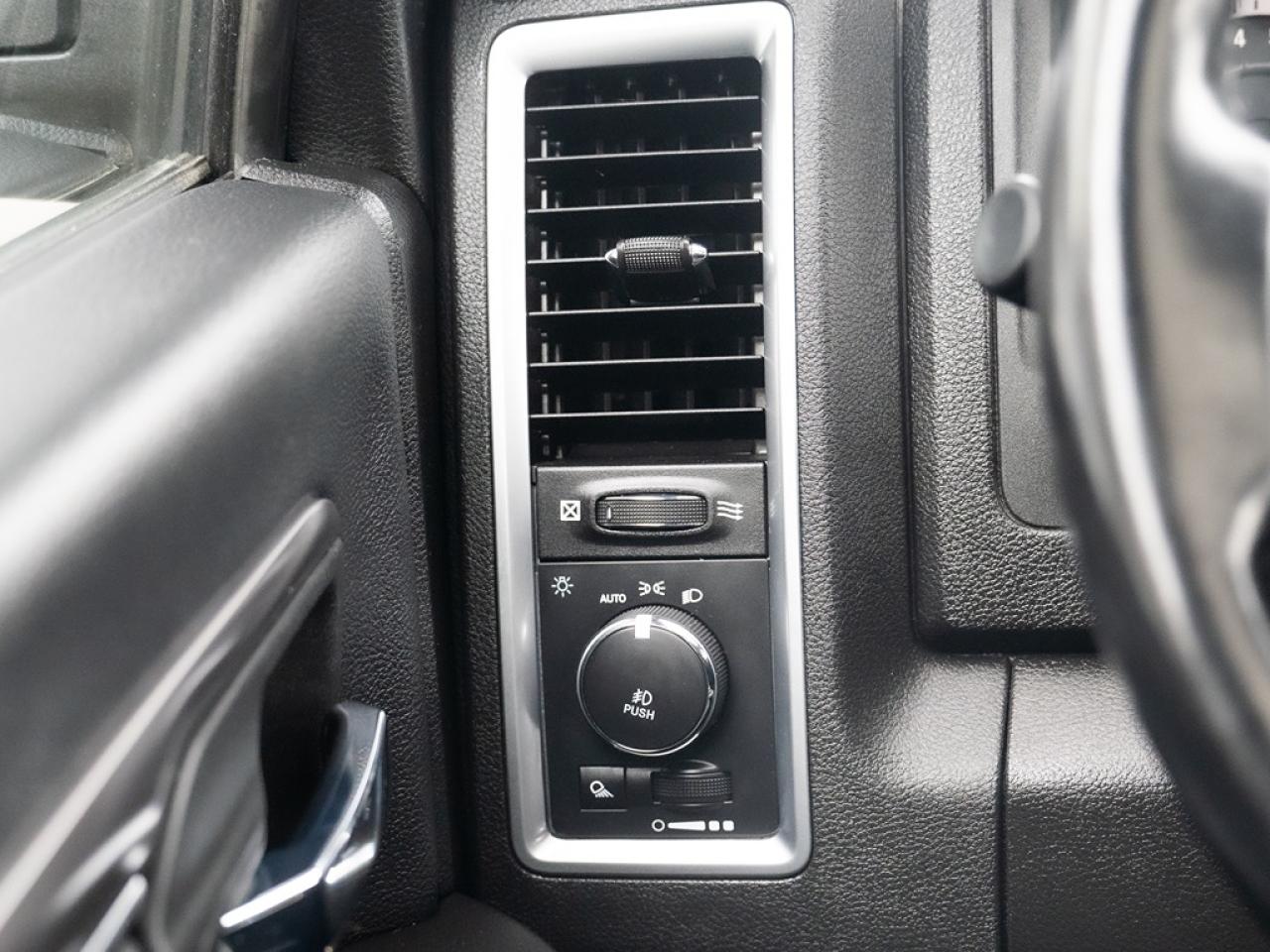2021 RAM 1500 Classic RAM 1500 CLASSIC WARLOCK CREW CAB 4X4 Photo12