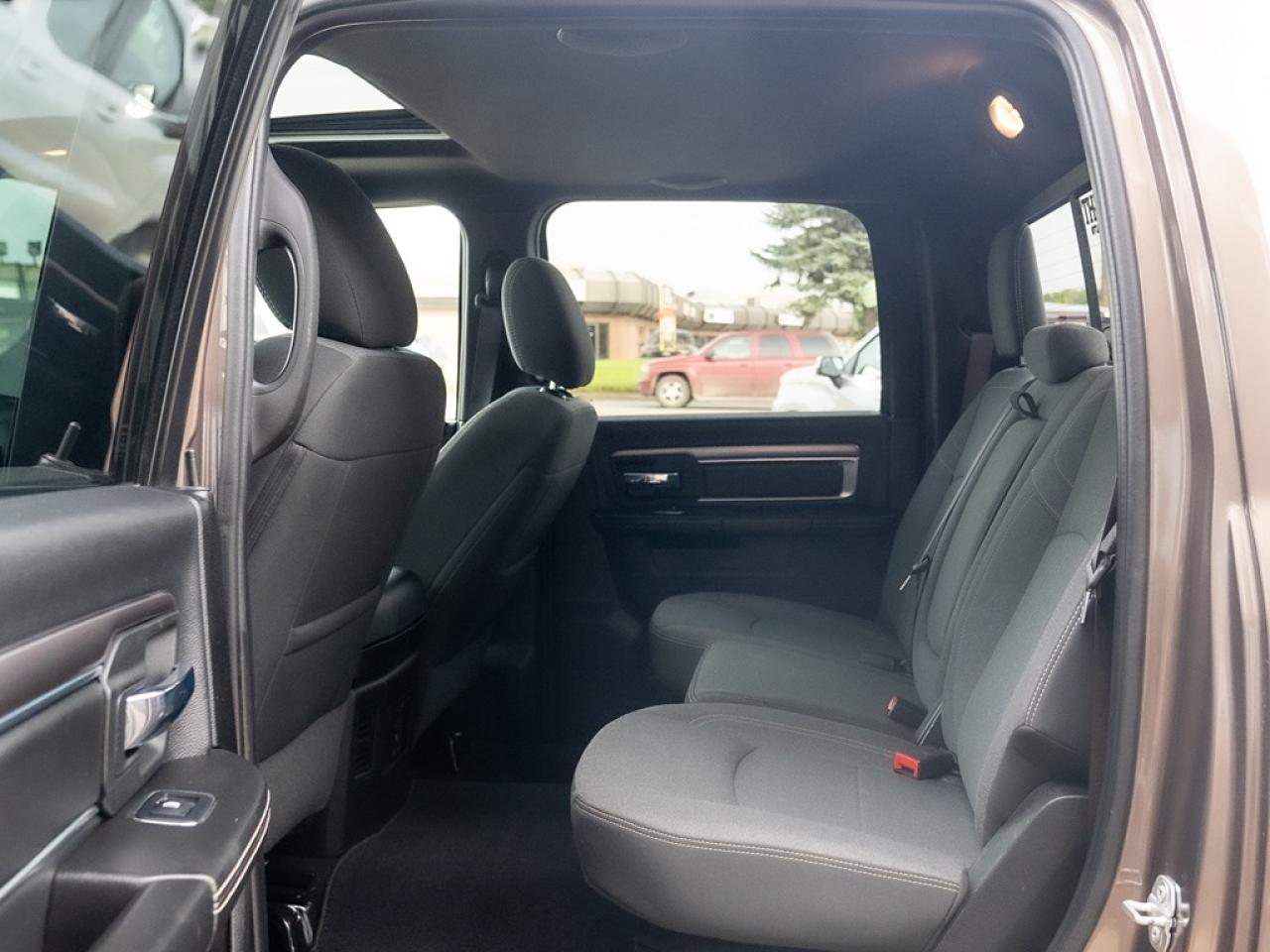 2021 RAM 1500 Classic RAM 1500 CLASSIC WARLOCK CREW CAB 4X4 Photo41