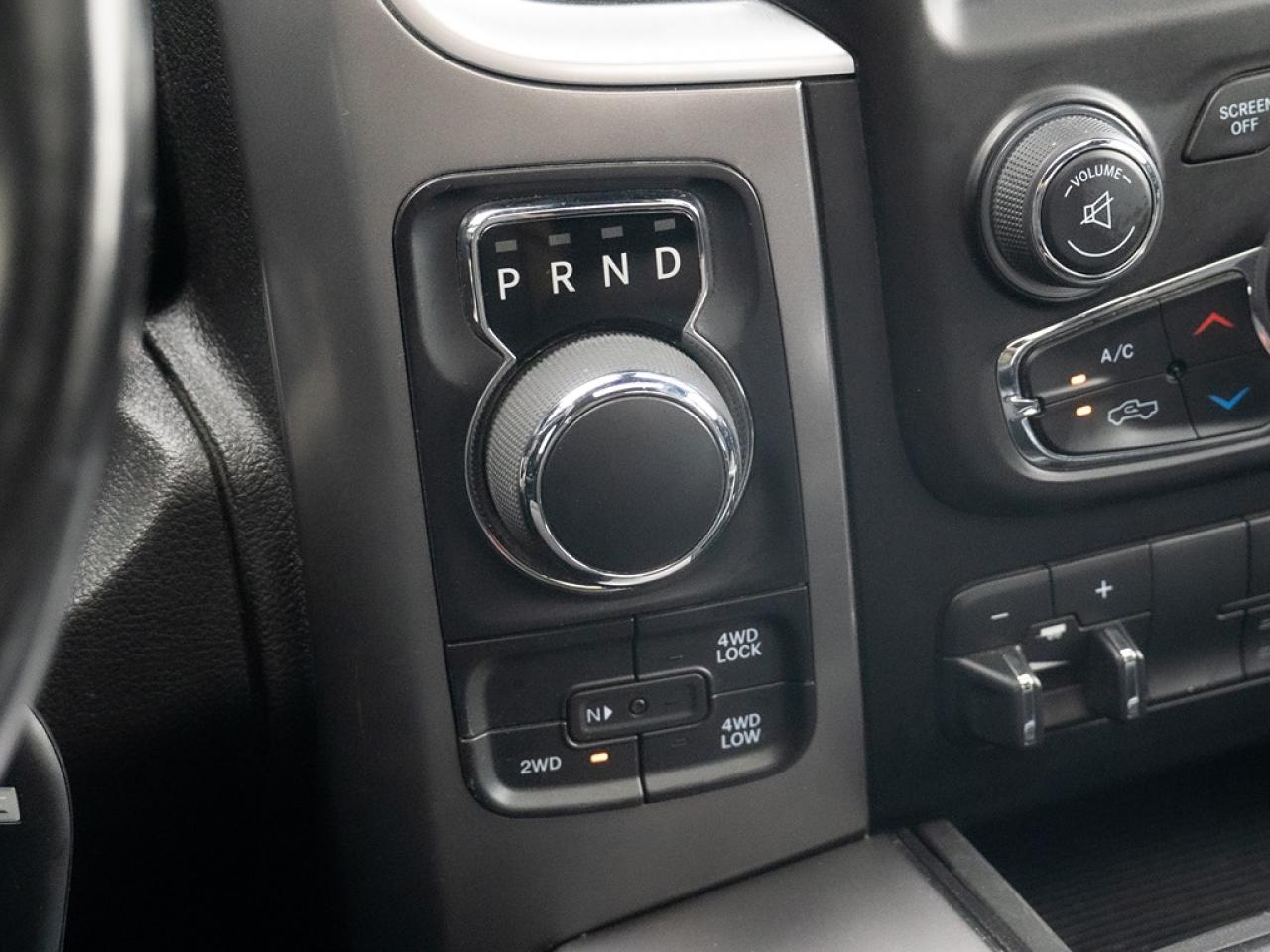 2021 RAM 1500 Classic RAM 1500 CLASSIC WARLOCK CREW CAB 4X4 Photo13