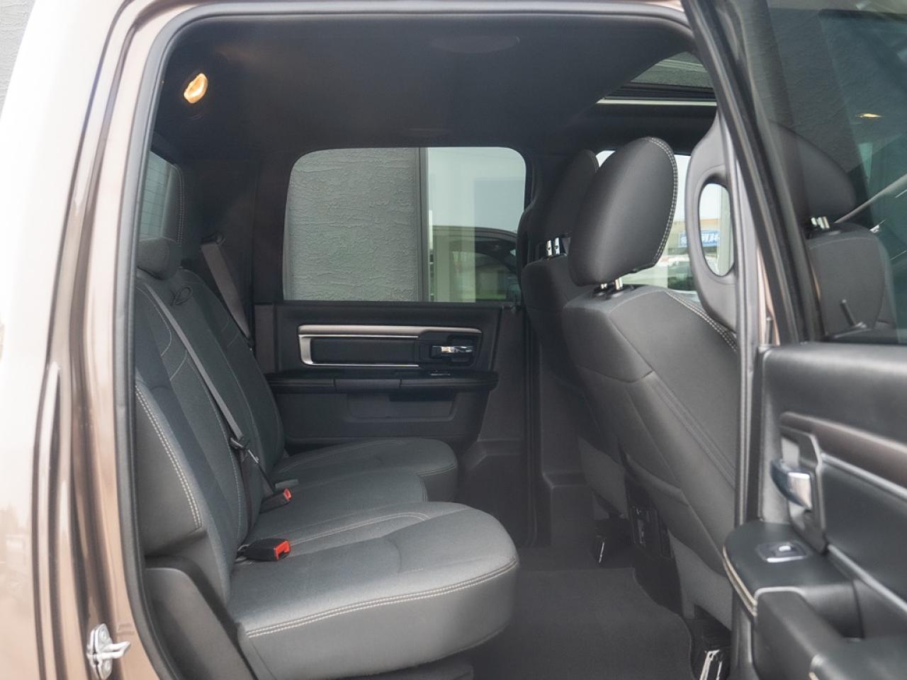 2021 RAM 1500 Classic RAM 1500 CLASSIC WARLOCK CREW CAB 4X4 Photo43