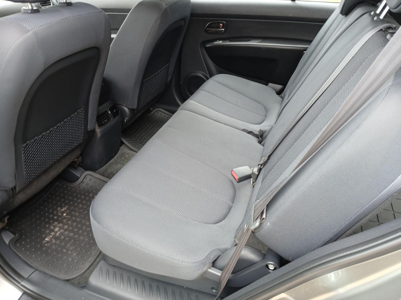 2012 Kia Rondo EX - Photo #10