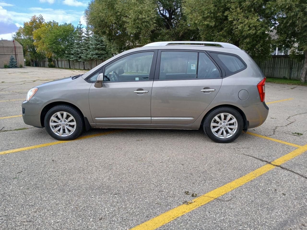 2012 Kia Rondo EX - Photo #8