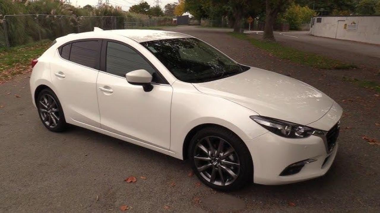 Used 2017 Mazda MAZDA3 GT/ LEATHER / ROOF / REAR CAM / ALLOYS / HUD/MINT/ for sale in Scarborough, ON