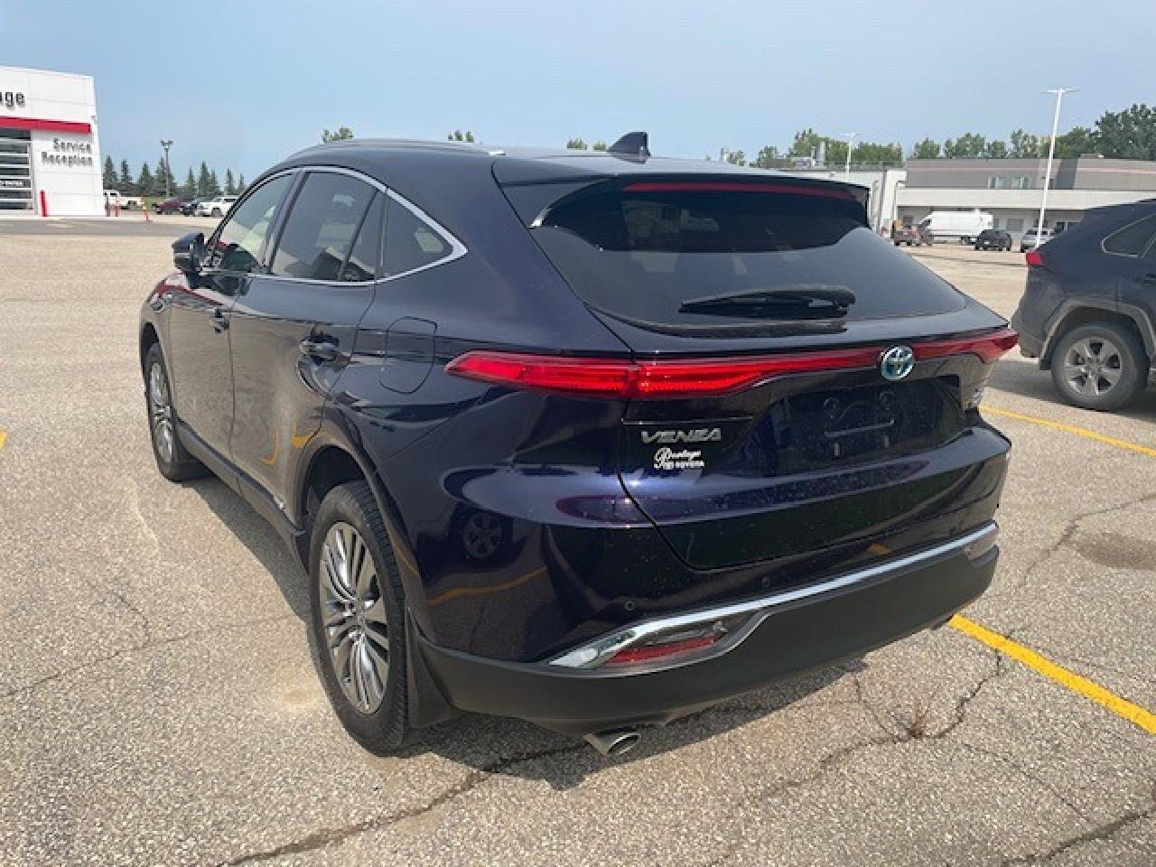 2021 Toyota Venza XLE Photo