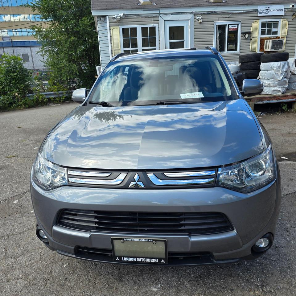 2014 Mitsubishi Outlander GT - Photo #1