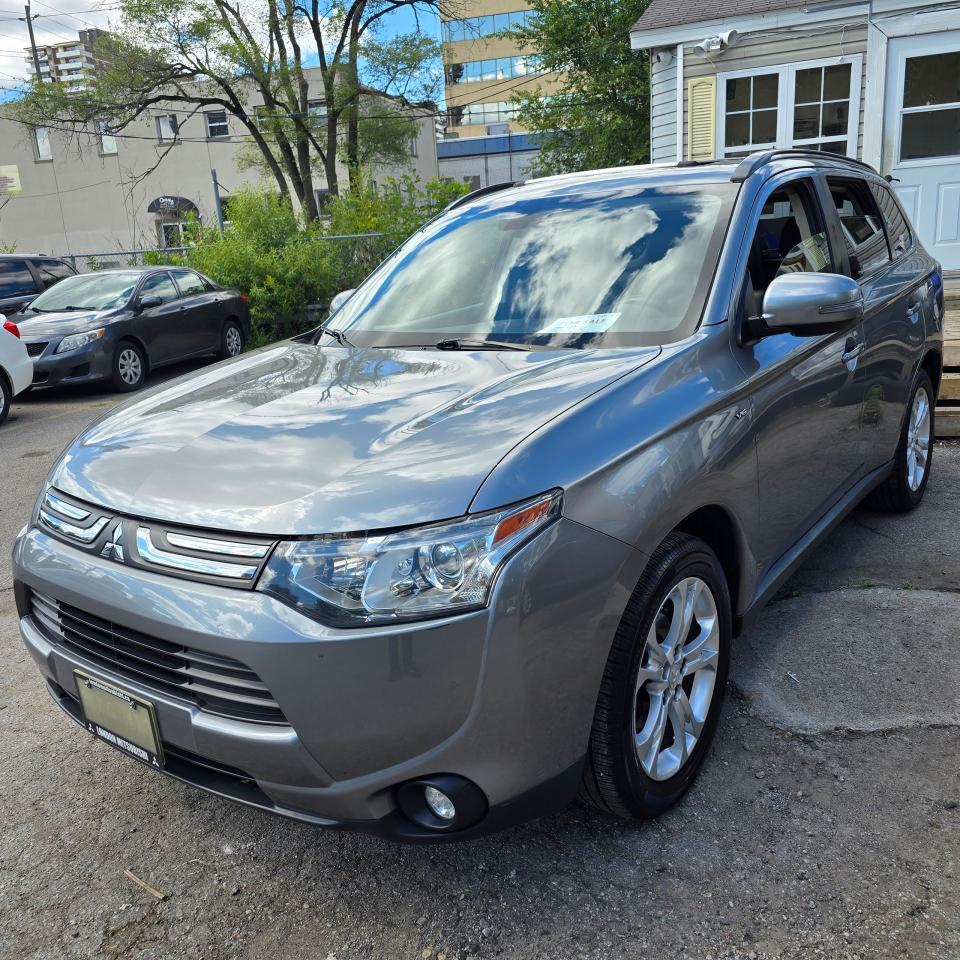 2014 Mitsubishi Outlander GT - Photo #2