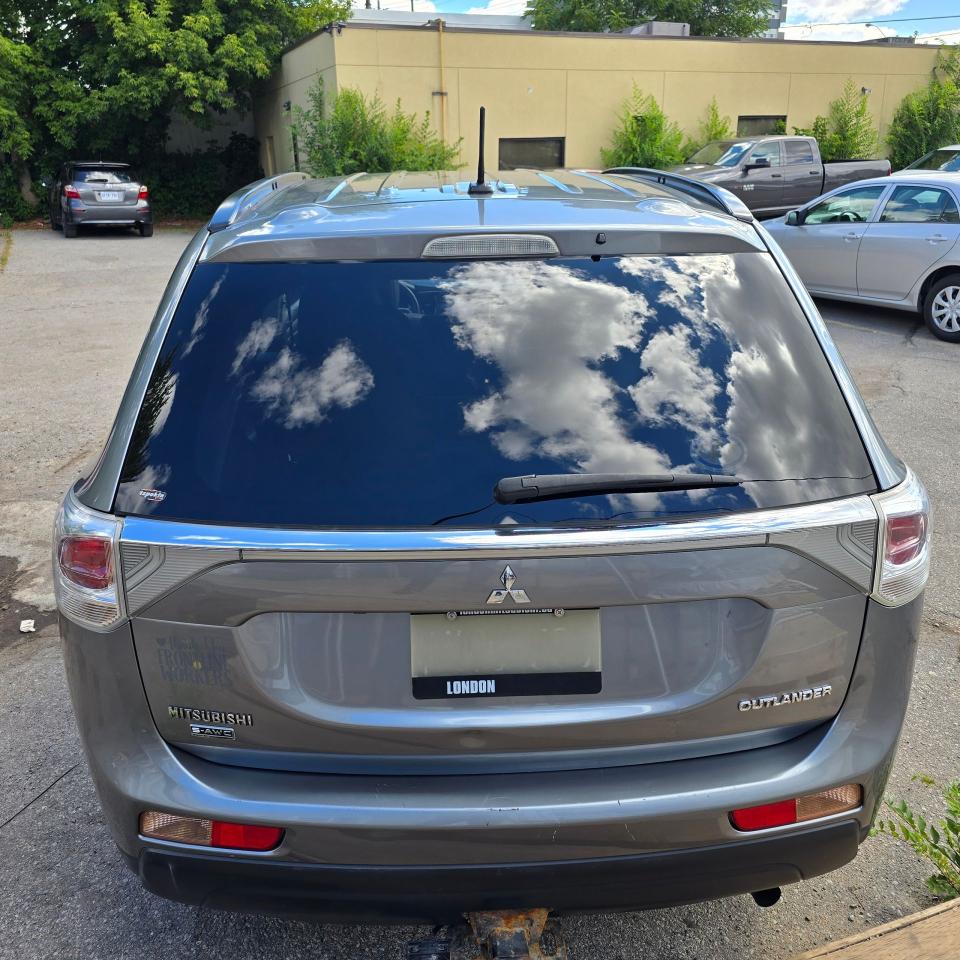 2014 Mitsubishi Outlander GT - Photo #11