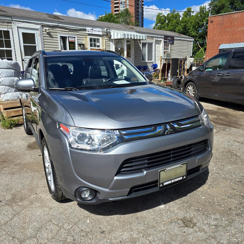 2014 Mitsubishi Outlander GT - Photo #14