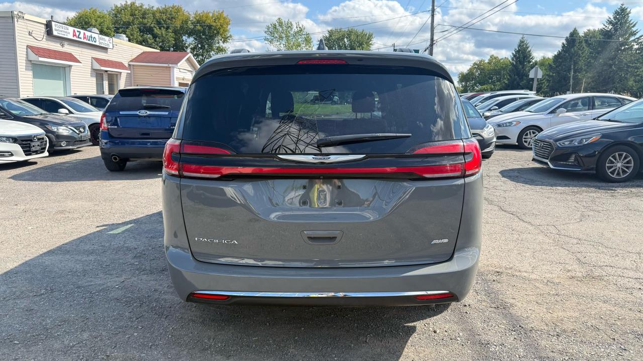 2022 Chrysler Pacifica Touring Photo3