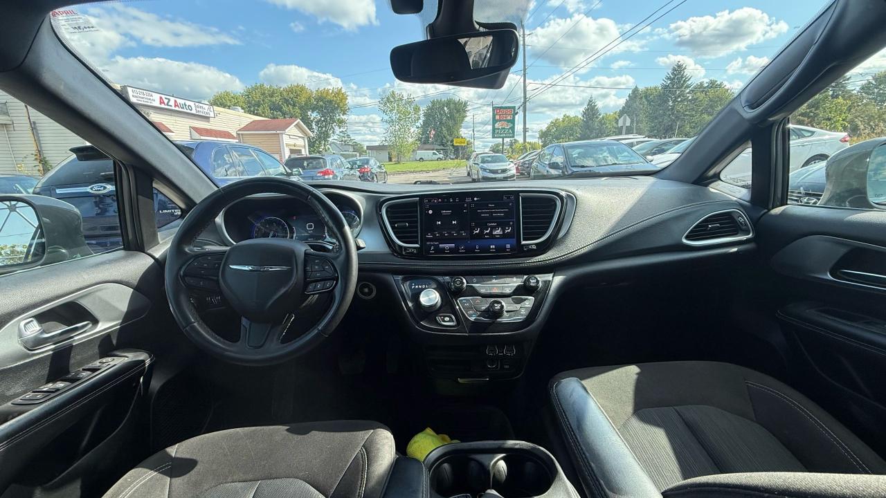 2022 Chrysler Pacifica Touring - Photo #11
