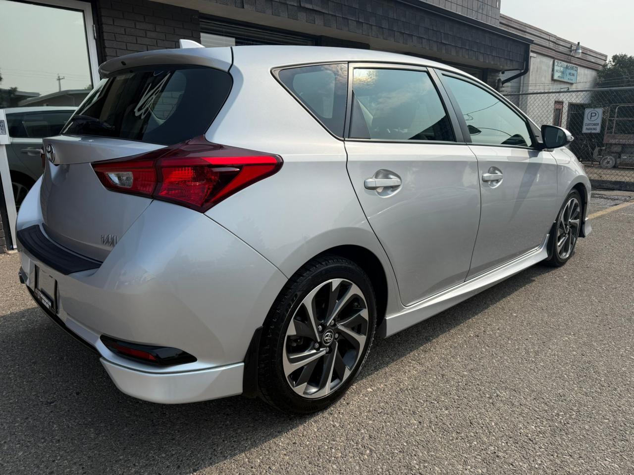 2018 Toyota Corolla iM Hatchback, Low Km's, Ready for Winter - Photo #3