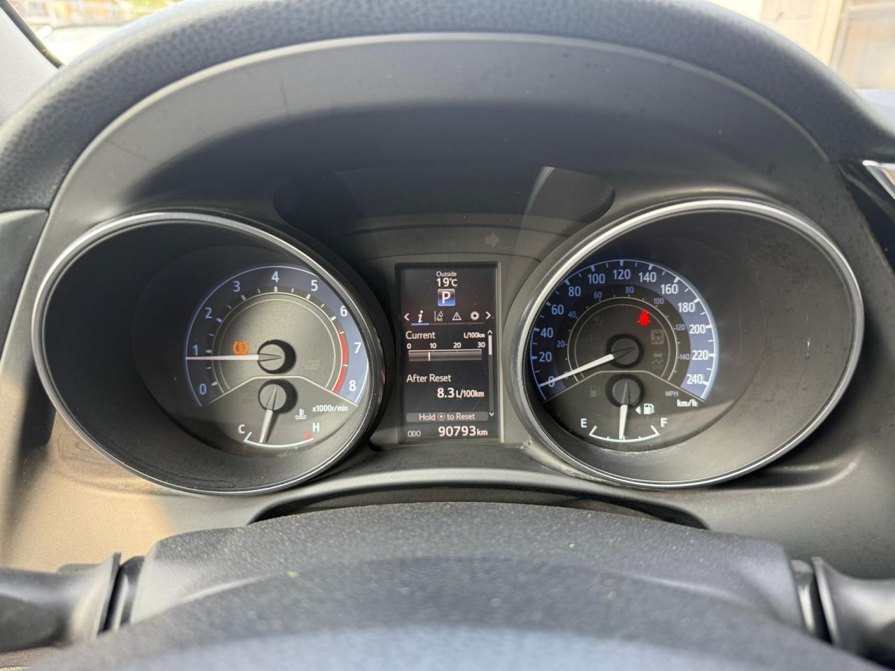 2018 Toyota Corolla iM Hatchback, Low Km's, Ready for Winter - Photo #17