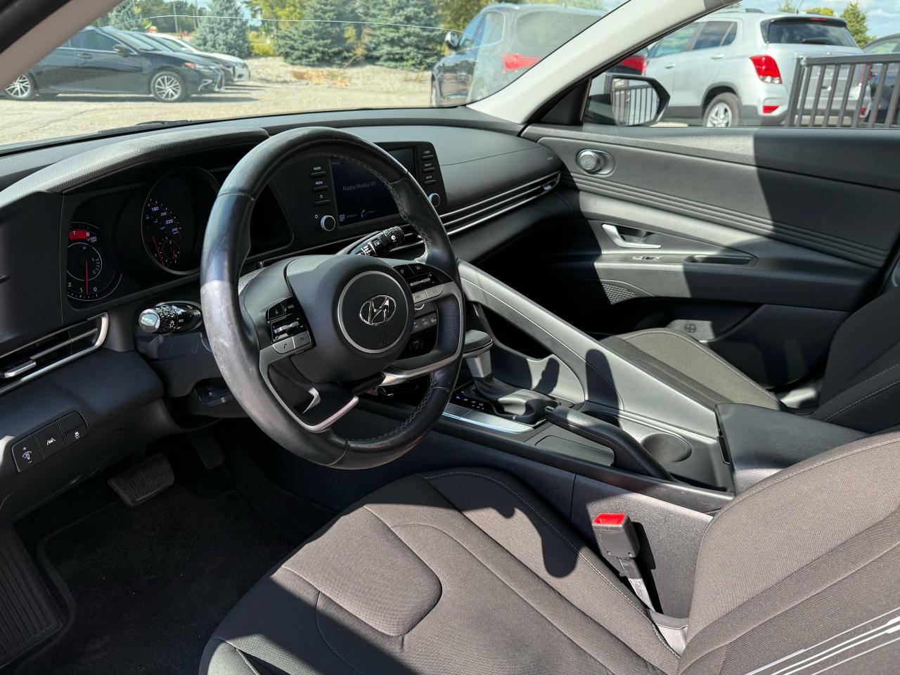 2022 Hyundai Elantra Preferred | Backup Camera | Lane Keep Assist - Photo #9