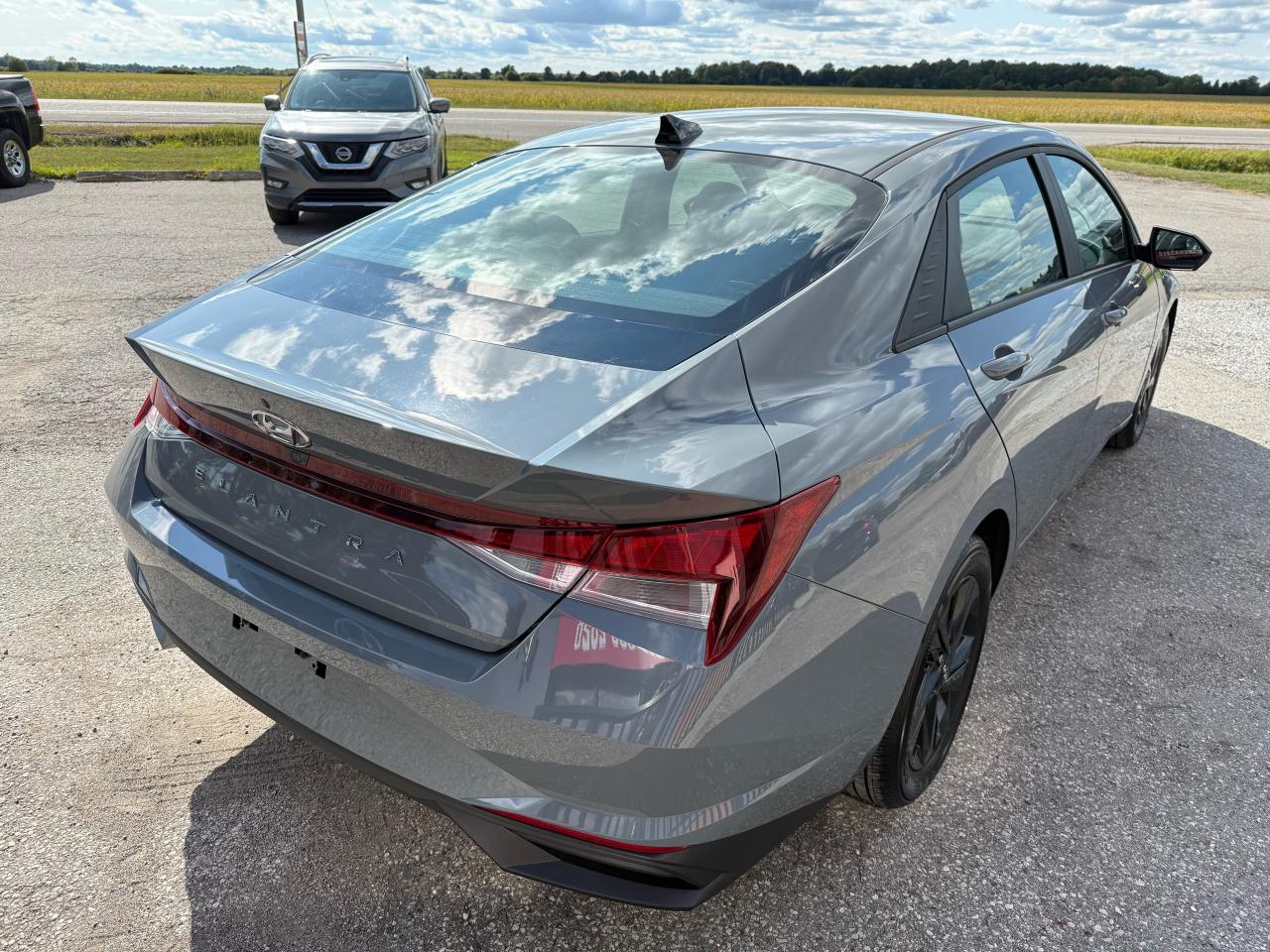 2022 Hyundai Elantra Preferred | Backup Camera | Lane Keep Assist - Photo #5