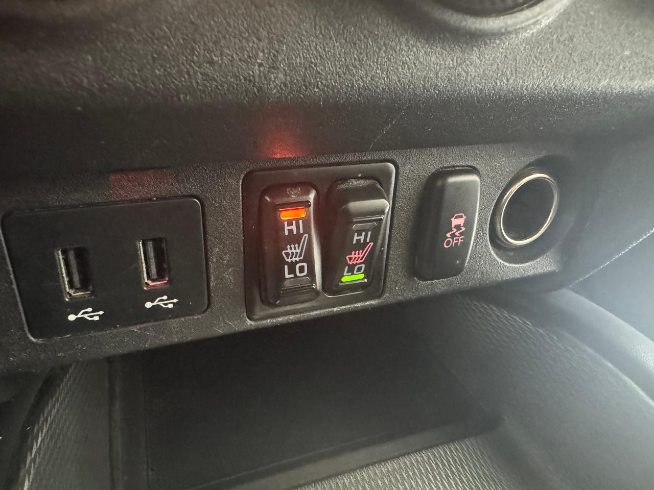 2018 Mitsubishi RVR SE AWC+New Tires+Camera+Heated Seats+Clean Carfax Photo4