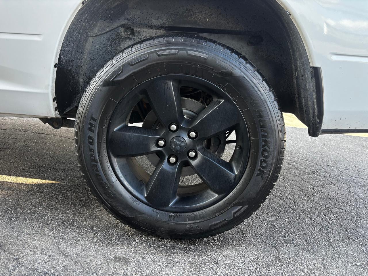 2019 RAM 1500 Classic Express 4x4 Quad Cab 6'4" Box - Photo #13