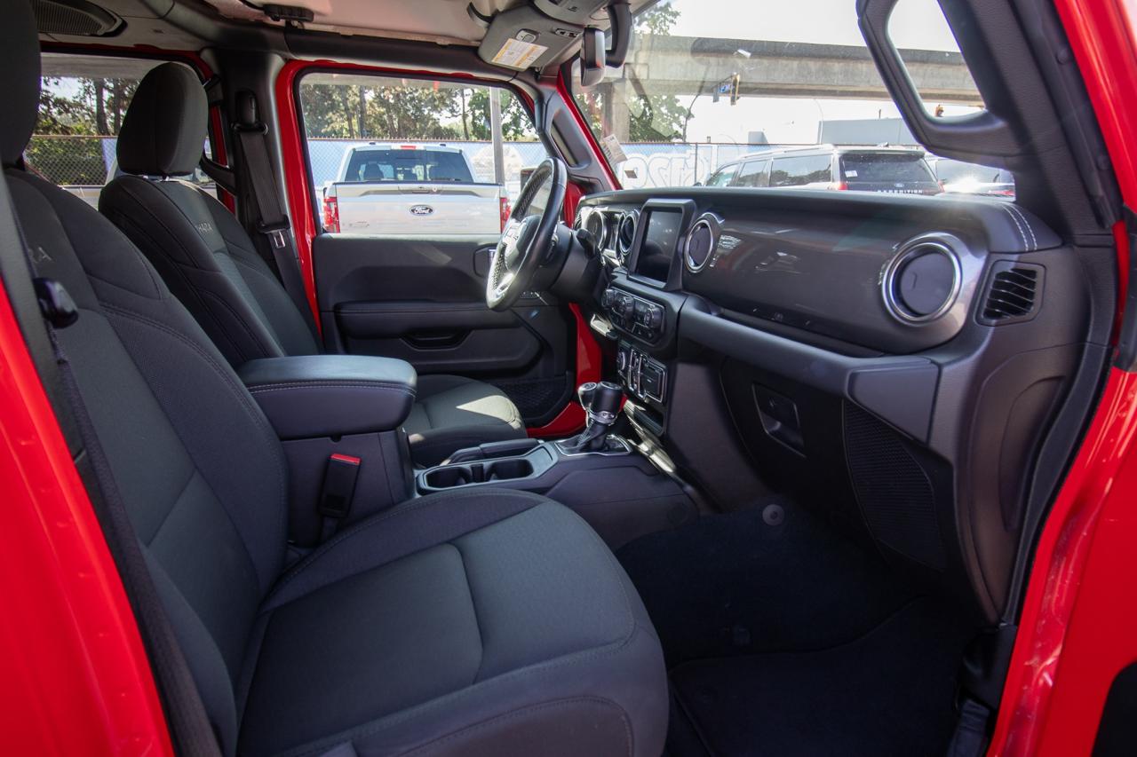 2023 Jeep Wrangler Sahara Photo5