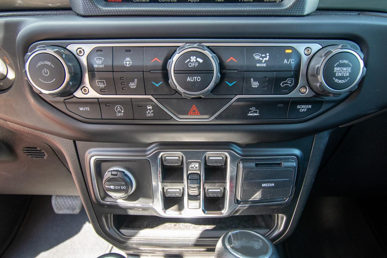2023 Jeep Wrangler Sahara Photo5