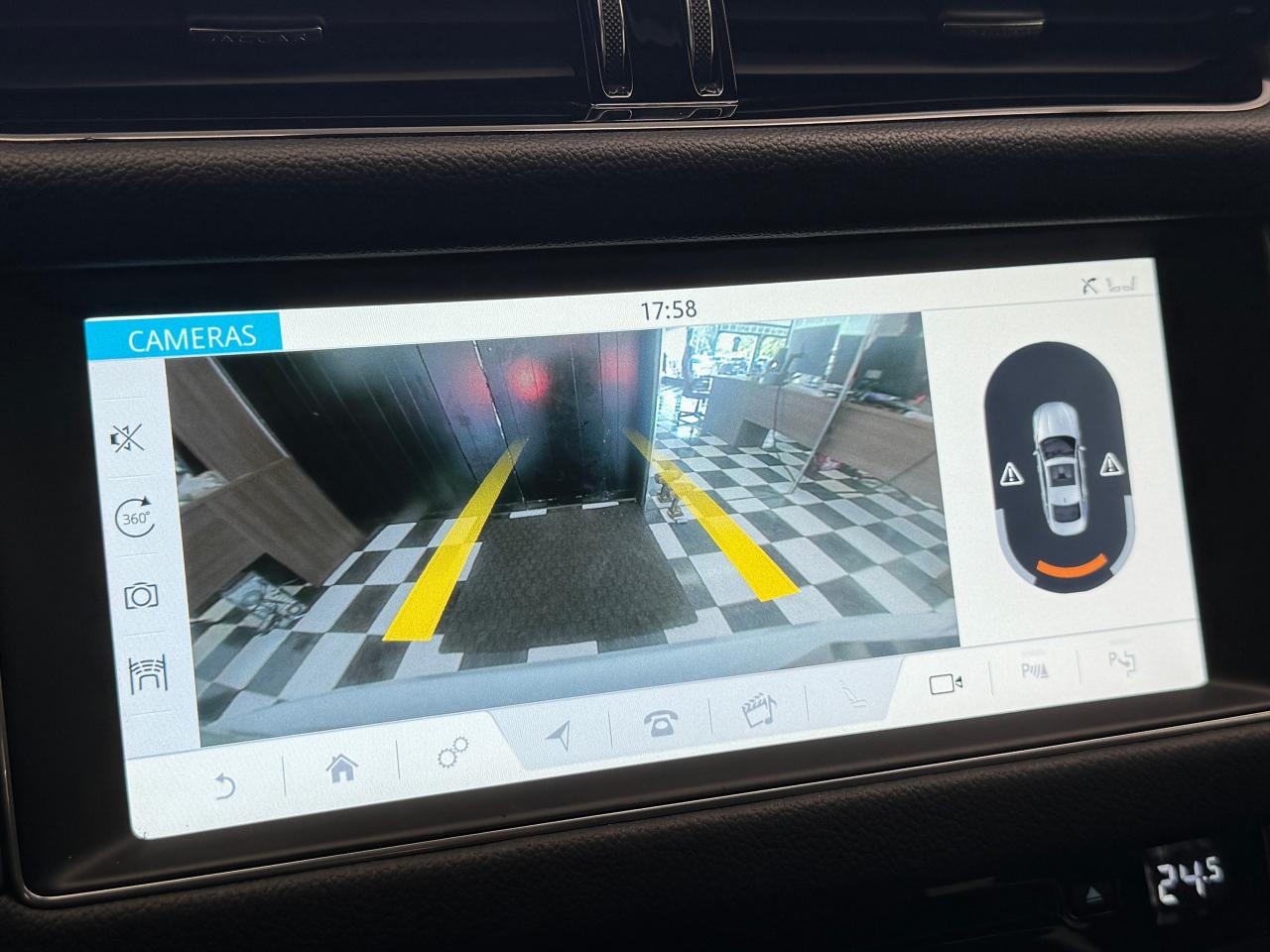 2017 Jaguar XF 35t R-Sport+Adaptive Cruise+Lane Keep+Cooled Leath - Photo #17