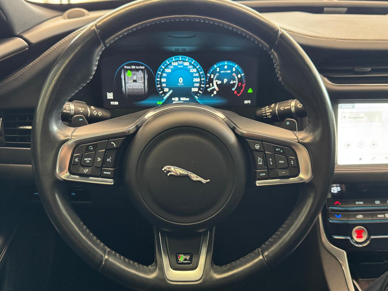 2017 Jaguar XF 35t R-Sport+Adaptive Cruise+Lane Keep+Cooled Leath - Photo #14