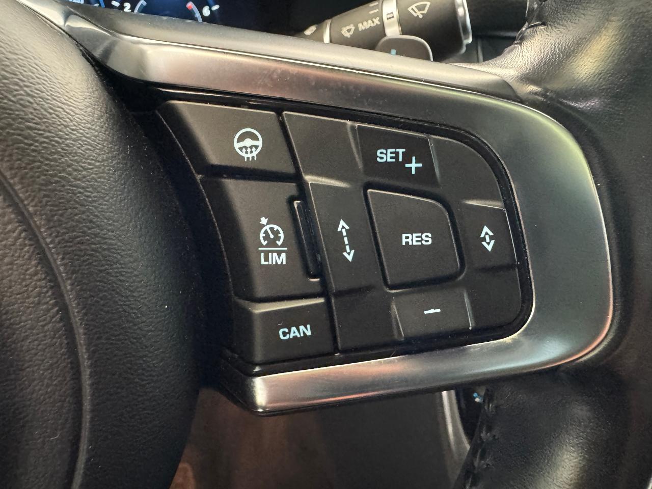 2017 Jaguar XF 35t R-Sport+Adaptive Cruise+Lane Keep+Cooled Leath - Photo #6