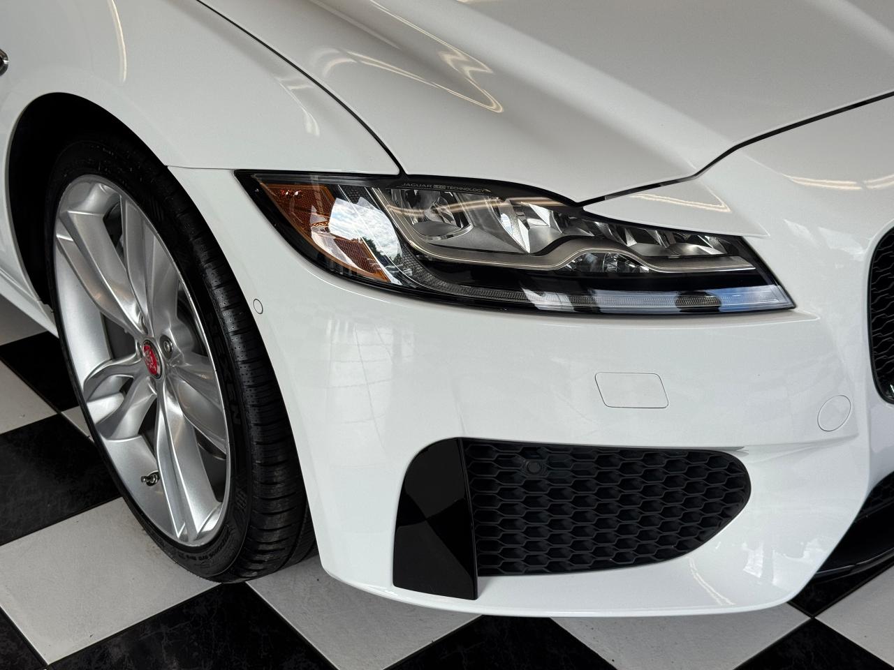 2017 Jaguar XF 35t R-Sport+Adaptive Cruise+Lane Keep+Cooled Leath - Photo #37