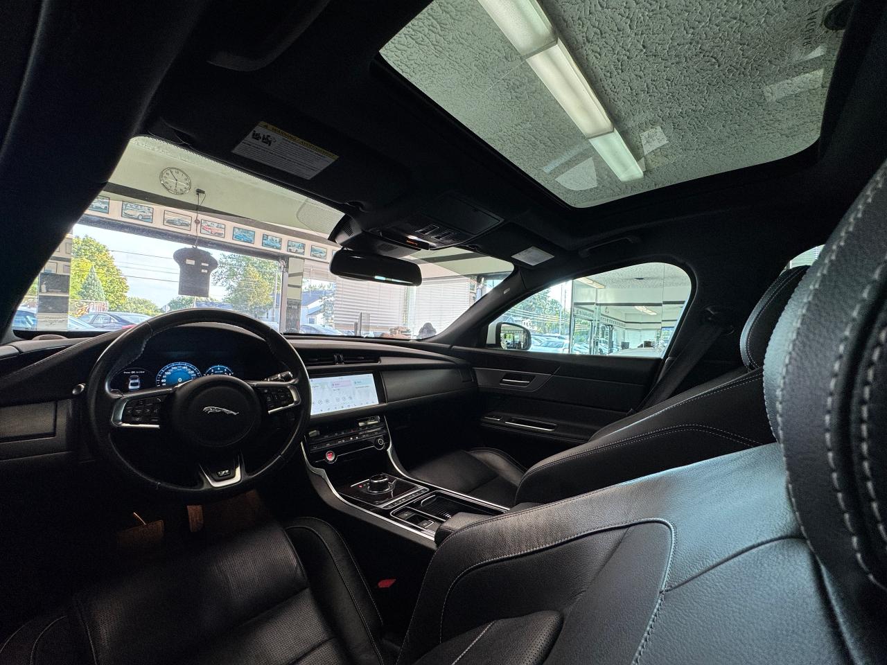2017 Jaguar XF 35t R-Sport+Adaptive Cruise+Lane Keep+Cooled Leath - Photo #3